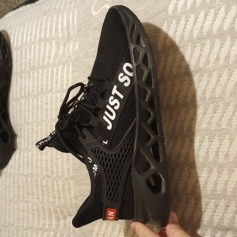 Damyuan black tennis shoes